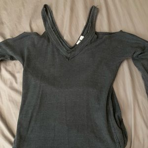 Open shoulder long sleeve top